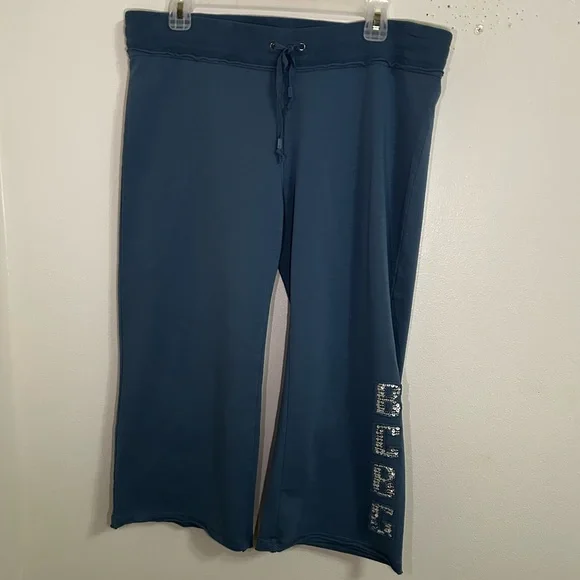 NWT BCBG Y2K max azria sequin detailed capri length sweatpants - Picture 1 of 6